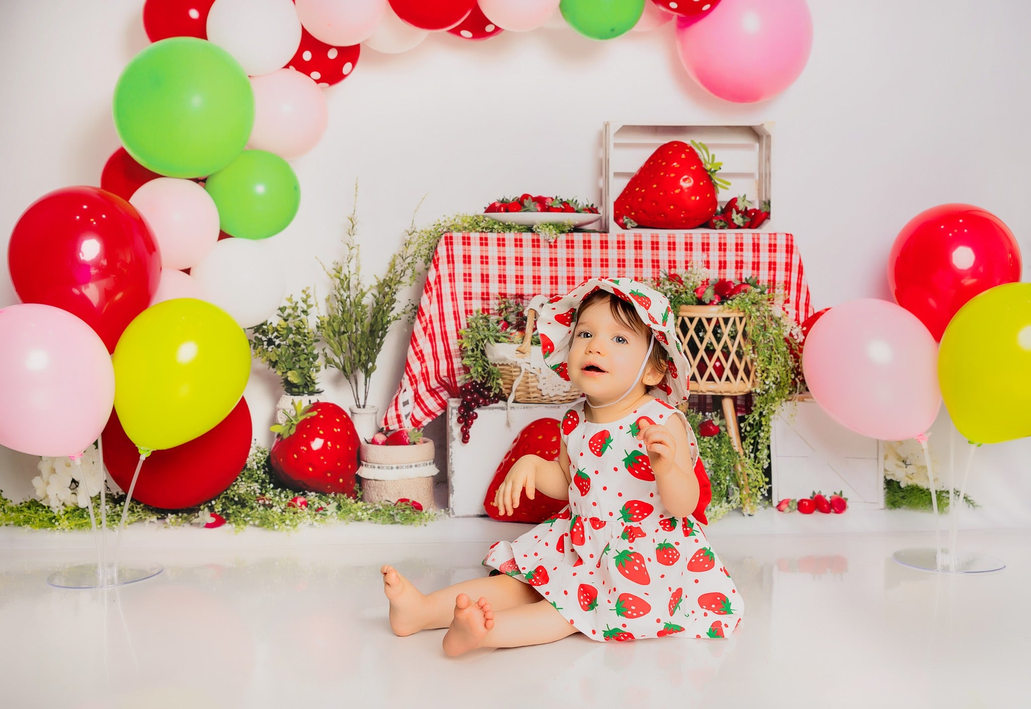 Kate Balloon Strawberry Backdrop Cake Smash Designed by Emetselch