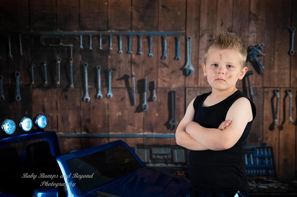 Kate Tool shelf against a table vintage garage Backdrop for boy/Father's Day - Kate Backdrop AU