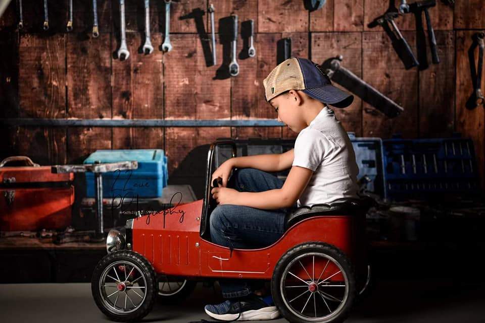 Kate Tool shelf against a table vintage garage Backdrop for boy/Father's Day - Kate Backdrop AU